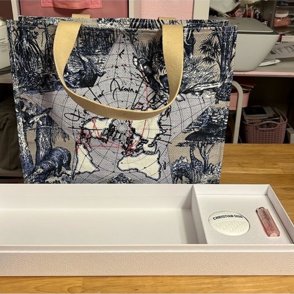 Dior Around the World Tote Bag and Le Baume-Lip Glow Reviver - Picture 2 of 7